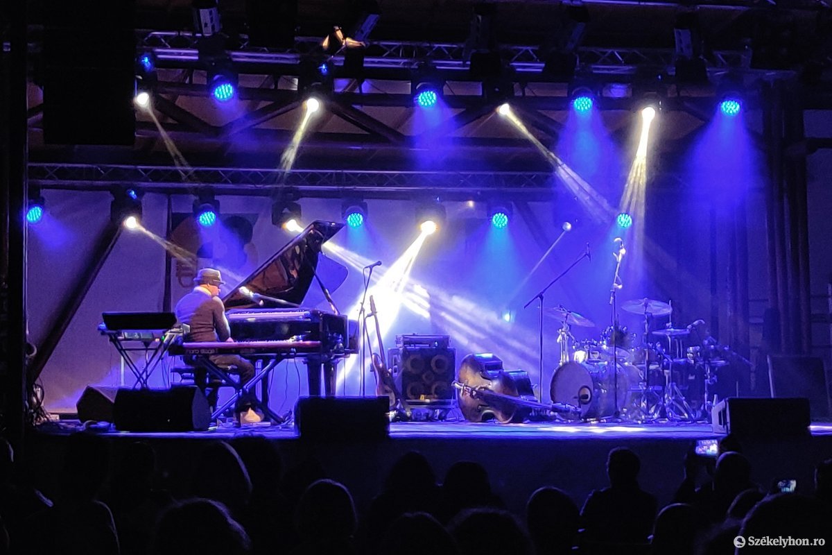 &bullet;  Fotó: Korpos Attila