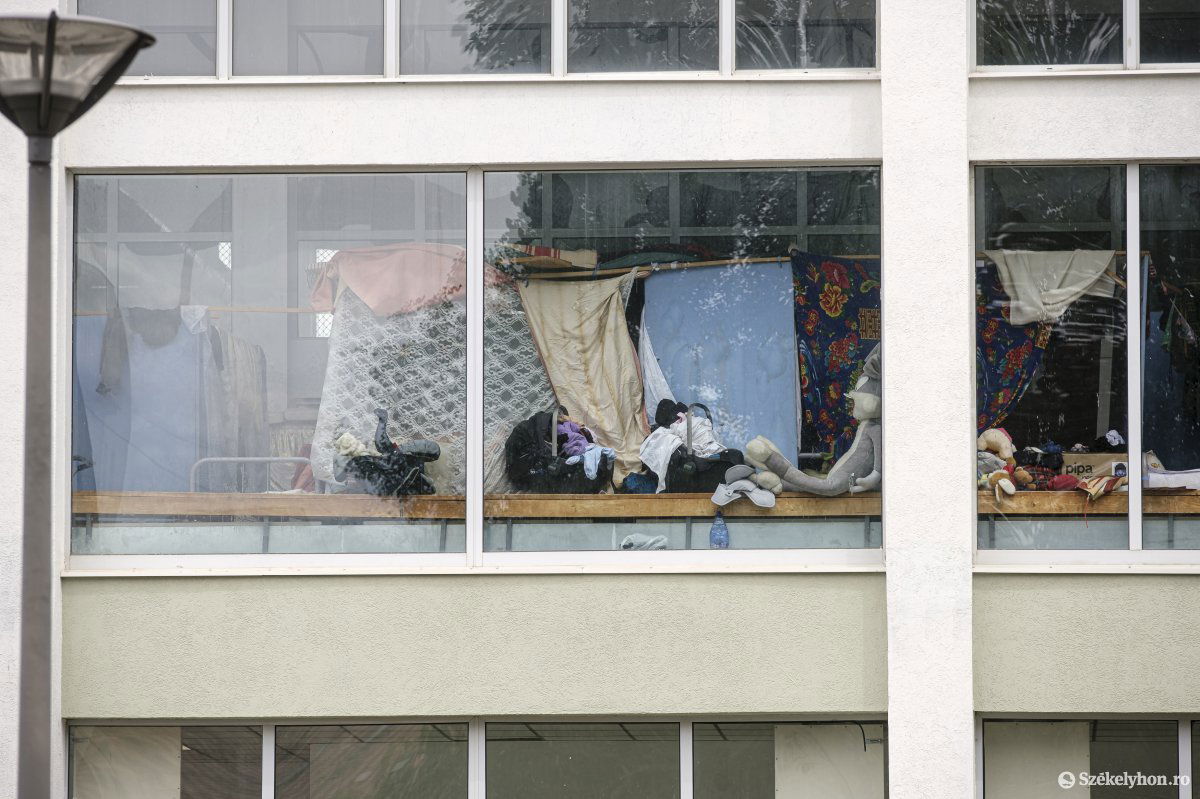 Sok család lakhatása megoldódott, de vannak még olyanok az Erőss Zsolt Aréna ideiglenes lakói közül, akiknek nincs ahová menniük. Archív •  Fotó: Veres Nándor