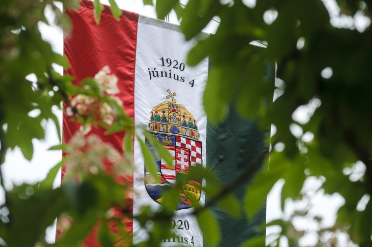 Pályázati lehetőség középiskoláknak a nemzeti összetartozás napja alkalmából