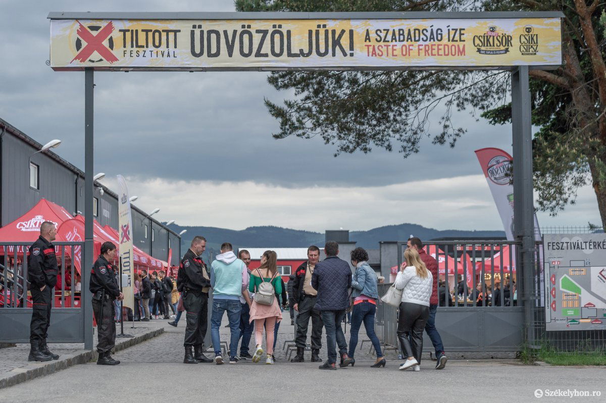 Július összes hétvégéjén koncertekre várják a kikapcsolódni vágyókat a Tiltott Csíki Sör Manufaktúra udvarán •  Fotó: Pinti Attila