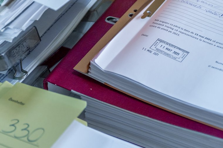 Kiiktatják a fűzős dossziékat: átállási időre lesz szükség, amíg teljesen kivezethető a papíralapú ügyintézés