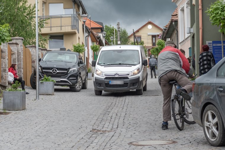 Nemsokára leengedhetik a sorompót, megakadályozva, hogy bárki behajthasson a sétálóutcába
