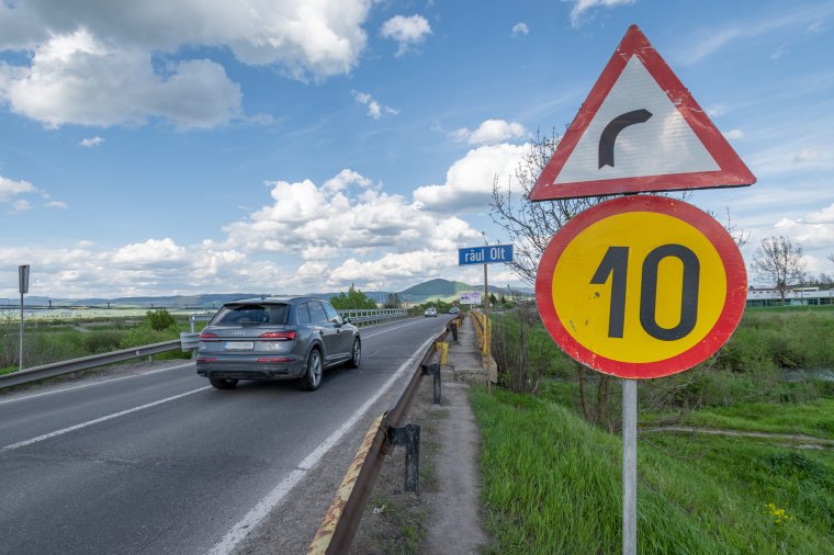Évek óta romlik a nagy forgalmú csíkszeredai híd állapota
