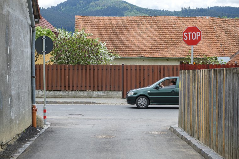 Veszélyek és akadályok az utakon – változtatásokat tervez a polgármesteri hivatal