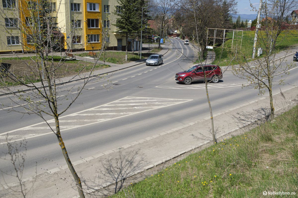 A Hunyadi János utcában a torlódások megszüntetését szolgálja a változtatás •  Fotó: Veres Nándor