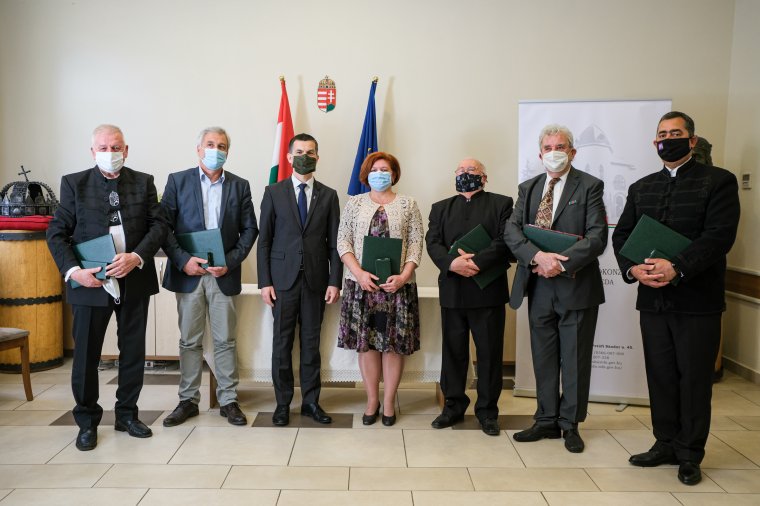 Rangos magyar állami kitüntetésekkel ismerték el a nemzet szolgálatában végzett példaértékű munkájukat