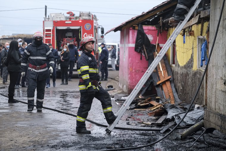 Így láttuk a helyszínről, hogy ismét a tűzzel küzdenek a csíksomlyói romatelepen