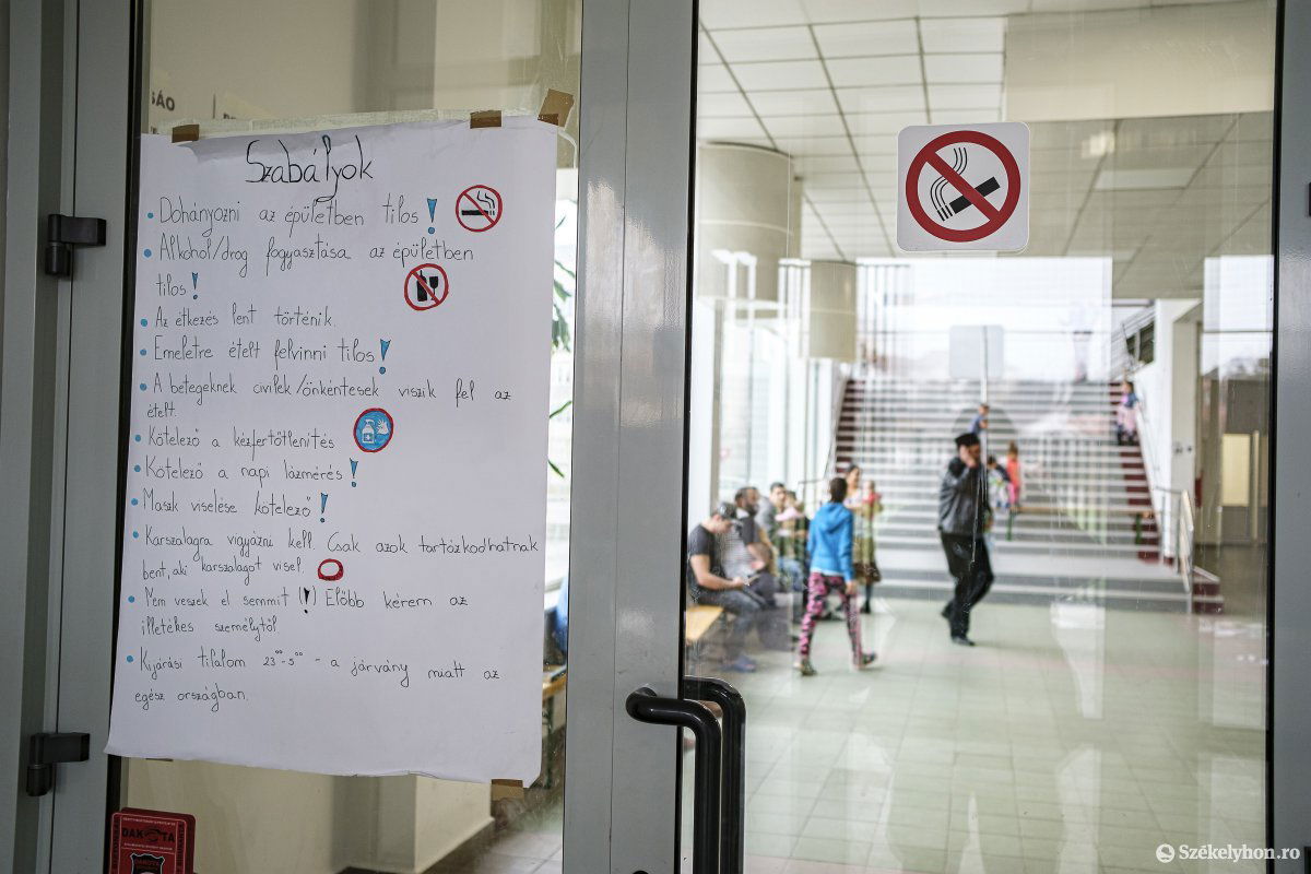 Meghatározott szabályok alapján. Január óta élnek az arénában a tűzkárosultak •  Fotó: Veres Nándor