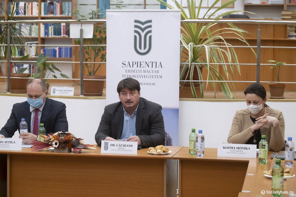 Közös fejlesztés. A gyergyóremetei üzemeket létrehozó Batlas Holding Kft. együttműködési megállapodást kötött a Sapientia egyetemmel •  Fotó: Veres Nándor