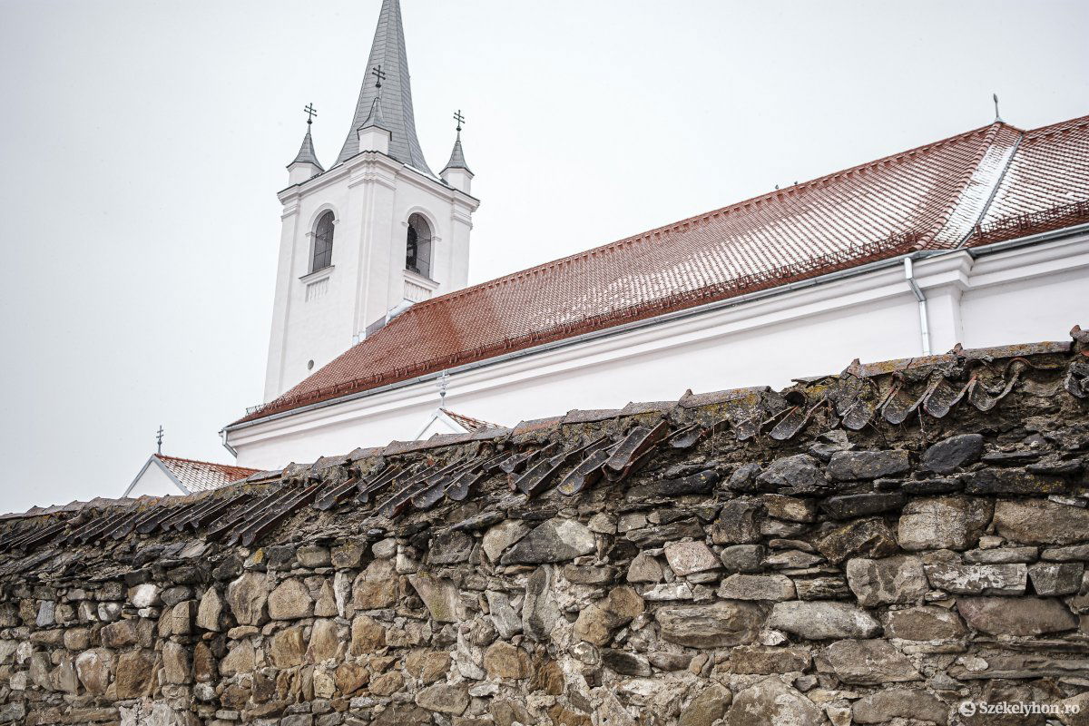 A csíkszentmrátoni templom várfalát is felújítanák •  Fotó: Veres Nándor