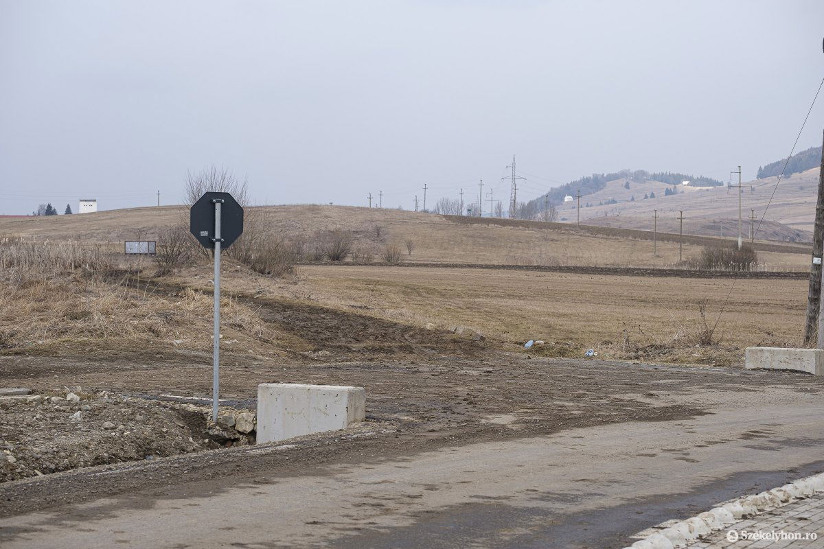 Sok idő fog eltelni, amíg itt terelőút létesülhet •  Fotó: Veres Nándor