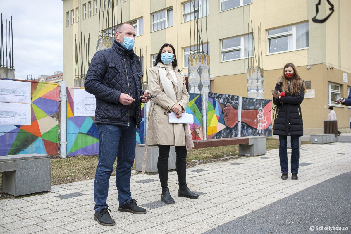 Az építkezés elkezdése elhúzódott, a tervmódosítás menet közben történik •  Fotó: Veres Nándor