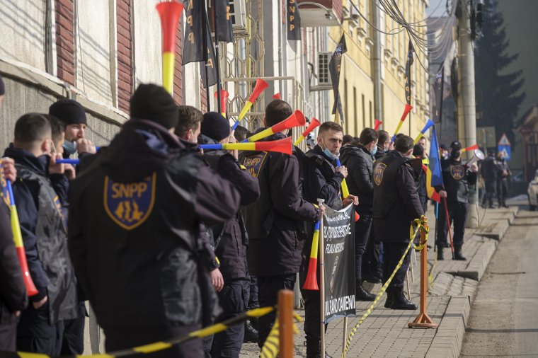Megtagadják a túlórázást a börtönőrök