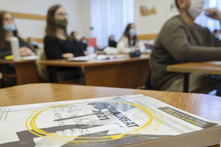 Az oktatási tárca azt szorgalmazza, hogy a 8. és a 12. osztályos diákok a vörös forgatókönyv esetében is járhassanak iskolába