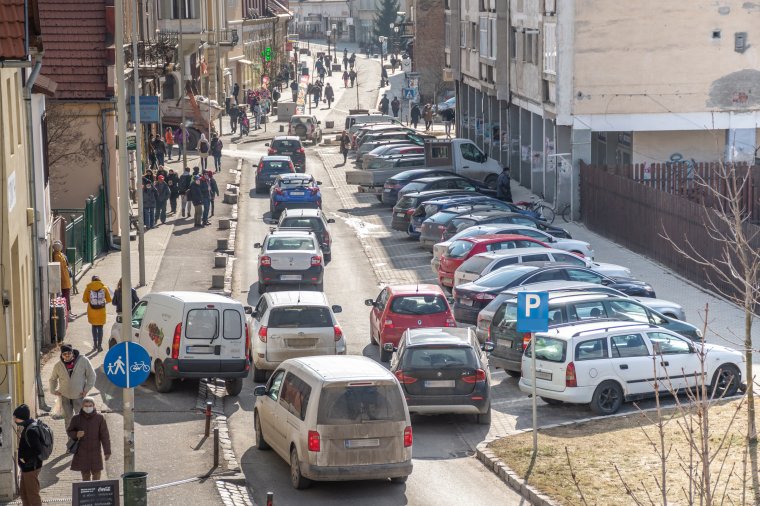 Egyre több régi autó fut a romániai utakon, a környezetre és a közlekedés biztonságára is veszélyt jelentenek