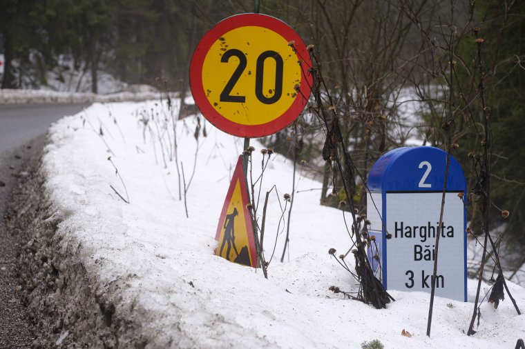 Még nem fejeződött be a Hargitafürdőre vezető útszakasz felújítása
