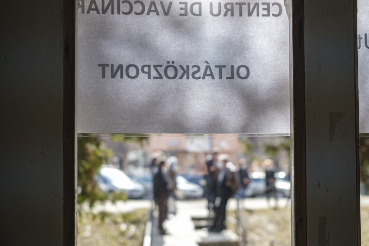 Újabb 130 oltópont nyílik, az idősek, a betegek és a fogyatékkal élők szombattól regisztrálhatnak a Pfizer vakcinára