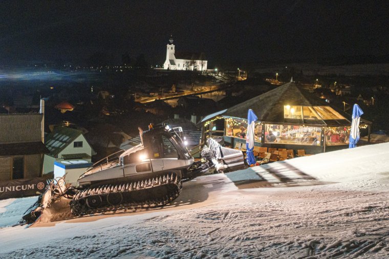 A munka érdemi része és a pálya előkészítése az éj leple alatt történik