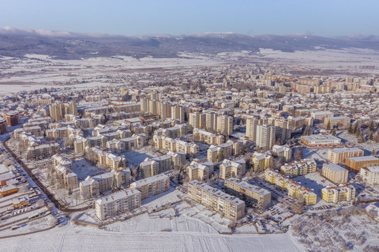 Itt a kemény tél: Csíkszeredában mínusz 23 Celsius-fokot mértek, Arad megyében elhajlott a sín