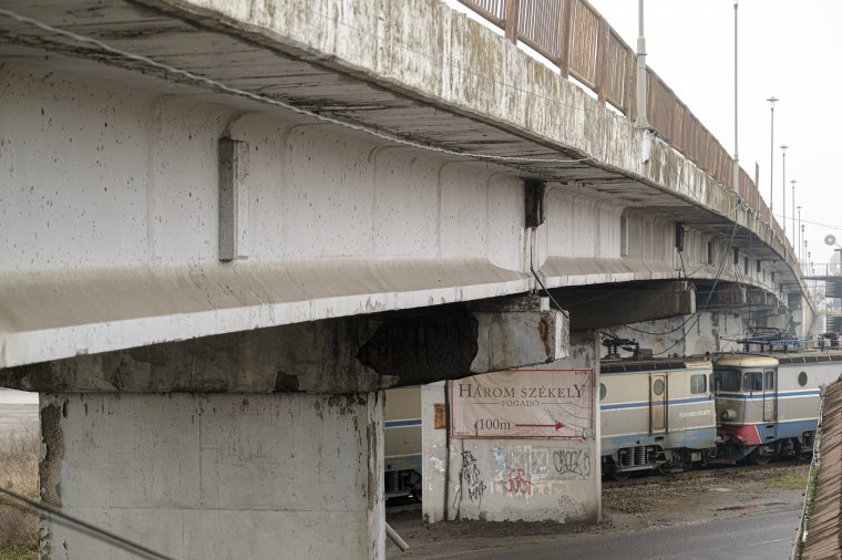 Újjáépítik a vasúti felüljárót Csíkszeredában, a munkálatok várhatóan jövőben kezdődnek el