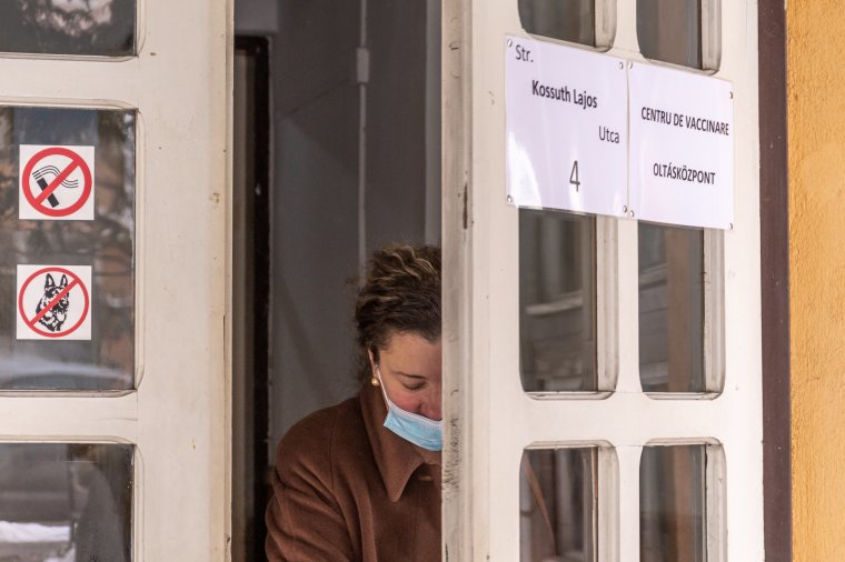 Akadozik a rendszer, megtorpanhat az oltási kedv: sok oltóközpont nem üzemel, nincs elég vakcina