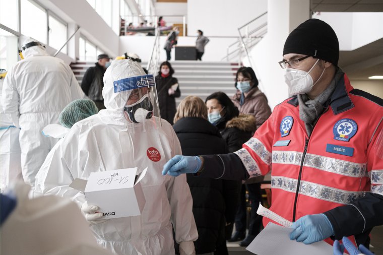 Karantén alá helyezték az Erőss Zsolt Arénában tartózkodó tűzkárosultakat