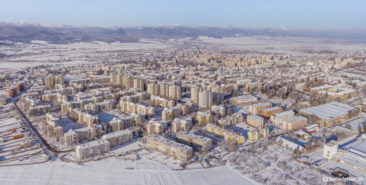 A város- és területrendezési osztályon bővítésre volt szükség, hiszen többek között számos rendezési tervet kell készíteniük a közeljövőben. Archív •  Fotó: Pinti Attila