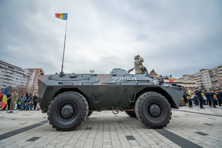 „Földhözragadt” román ünnep Csíkszeredában