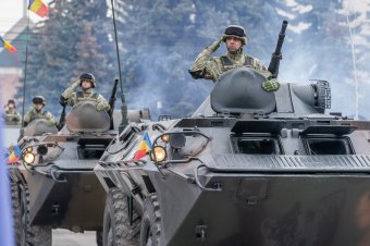 Vonul a katonaság, lezárják az autópályát