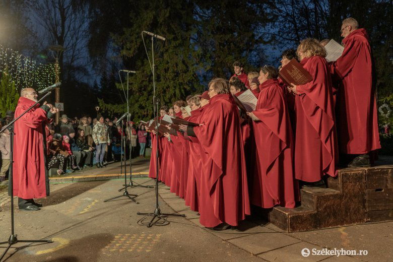 Csíkszeredai advent első vasárnapja 2022. novemberében •  Fotó: Pinti Attila