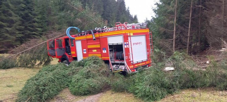 Balesetezett a kászonjakabfalvi tűzhöz igyekvő tűzoltóautó – frissítve 