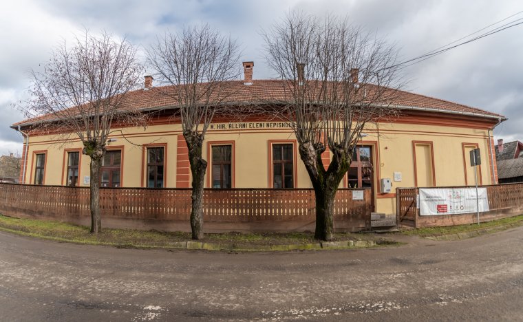 Teljesen megújult a kászonjakabfalvi óvodát is magába foglaló tanintézet