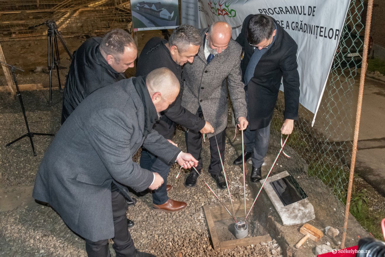 A magyar kormánytámogatással épülő óvoda alapkőletétele •  Fotó: Pinti Attila