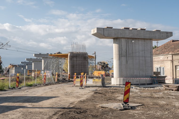Gerenda kerül a pillérre, ismét vonatpótló buszok fogják szállítani az utasokat