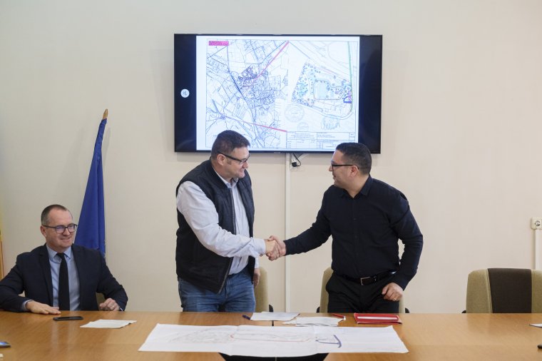 Aláírták a szerződést, hamarosan elkezdődhet a sportpark építése a Szeredai-fürdőnél