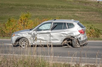 Ellenzik a biztosítók a kötelező kötvények árát hat hónapra befagyasztó kormányhatározatot