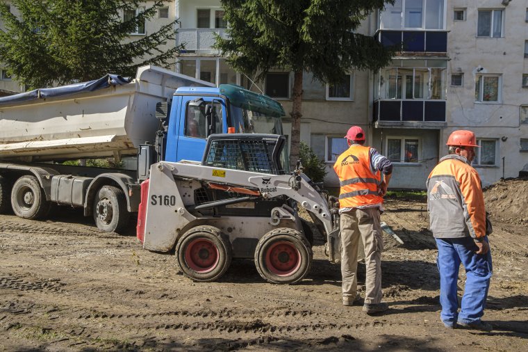 Alakul az új játszótér, formát ölt a központi helyet elfoglaló mesebeli béka