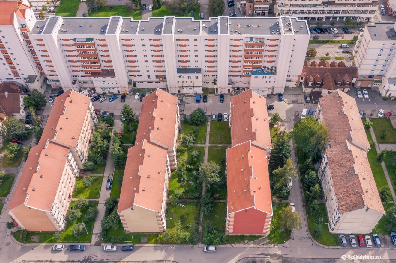 Évek óta készülnek a csíkszeredai lakótelep felújítására &bullet;  Fotó: Pinti Attila