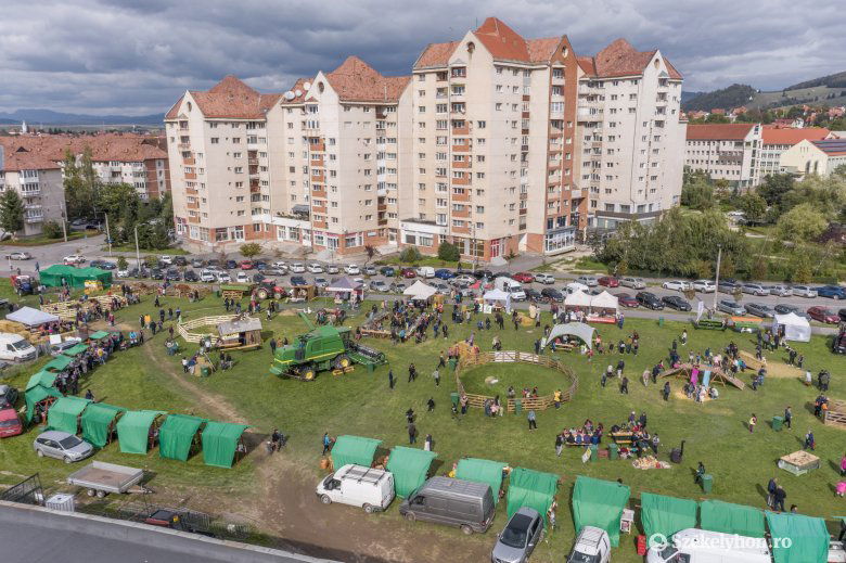 Teljesen más életérzés egy tömbház sokadik emeletén lakni, mint egy kertes házban