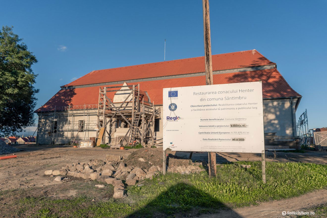 Az udvarház megújulása lassú és költséges folyamat •  Fotó: Pinti Attila