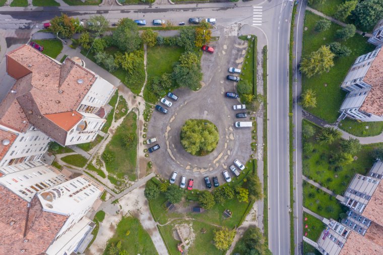 Elhúzódik a csíkszeredai Gál Sándor tér átalakítása, a parkoló átépítésével kezdik majd a felújítást