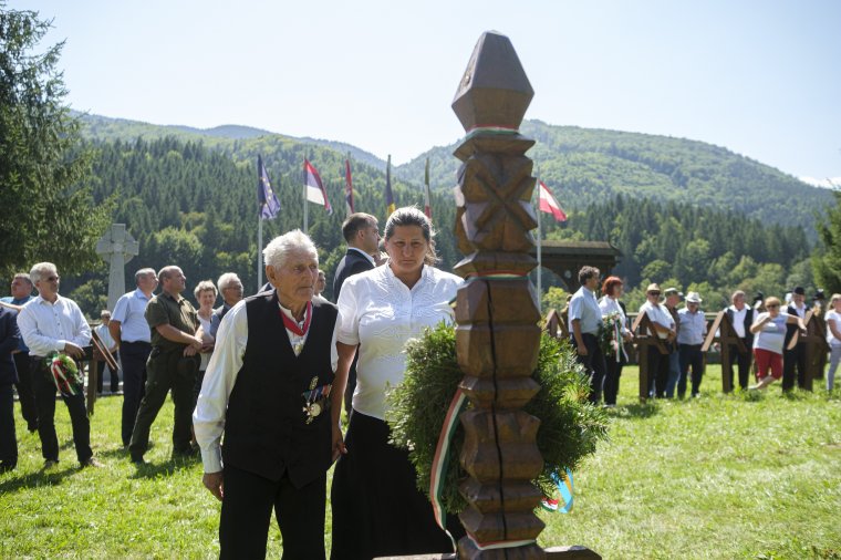 Az életüket adó hősökre emlékeztek az úzvölgyi haditemetőben