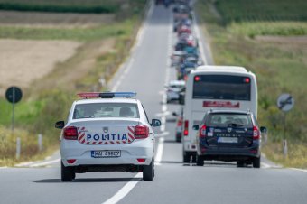 Balesetezett kamion miatt nehézkes a forgalom Maksán