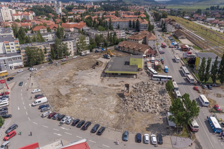 Elkezdődött a felújítási munkálat a csíkszeredai buszpályaudvaron