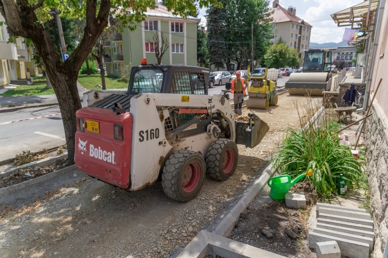 Javában tart a nyári útkarbantartás Csíkszeredában, a munka ősszel is folytatódik