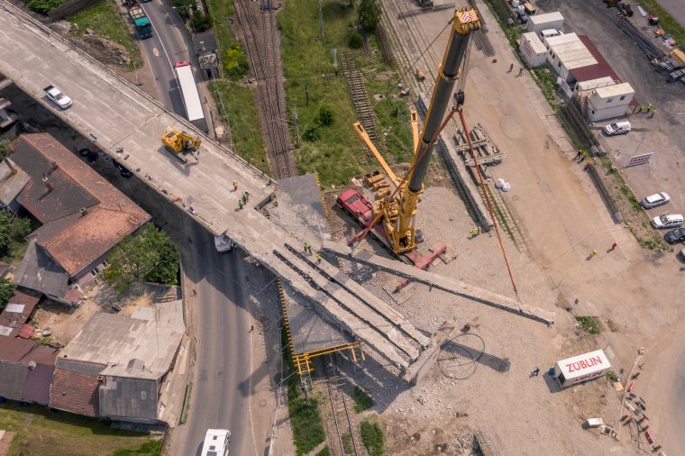 Gerendánként tűnik el a felüljáró