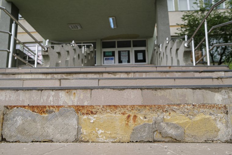 Földrengésbiztossá teszik, és felújítják a csíkszeredai járóbeteg-rendelőintézet épületét