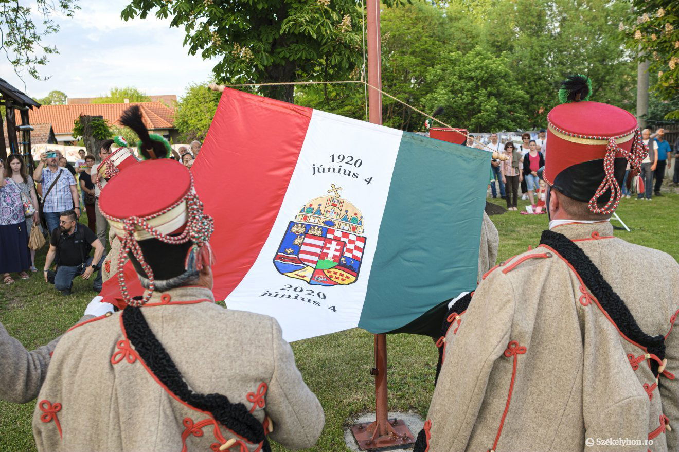 A magyarság nem akar belenyugodni a trianoni békediktátummal együtt járó következményekbe •  Fotó: Veres Nándor