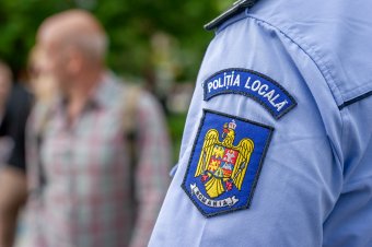 Lépcsőházban meghúzódó hajléktalanhoz riasztották a rendőrséget