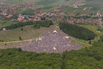 „Minden igaz magyar szíve Csíksomlyóra húz”: közzétették az idei pünkösdi búcsú programját